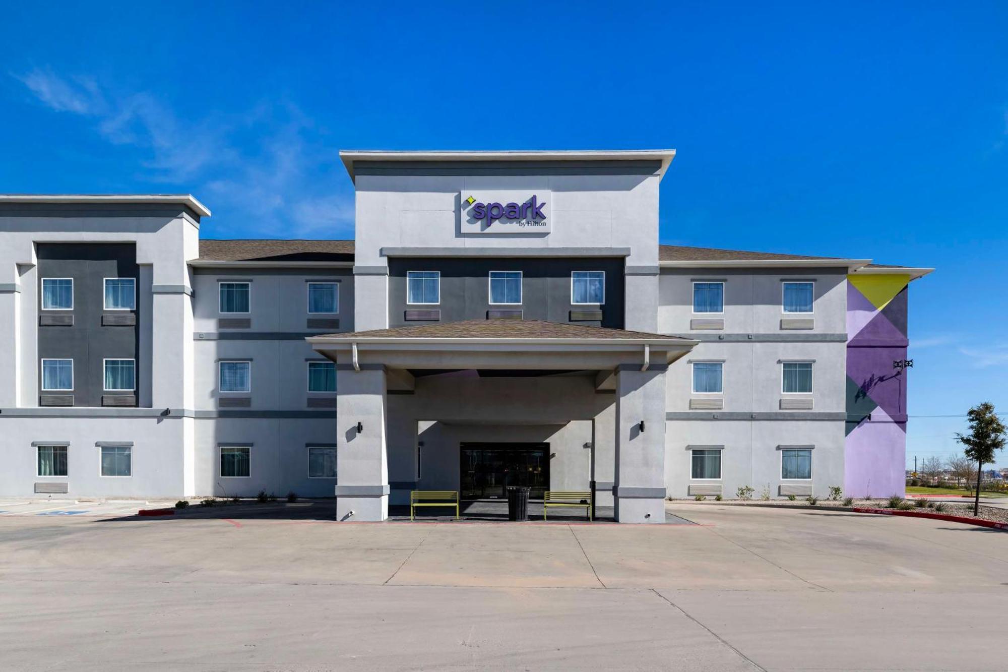 Spark By Hilton Midland South Exterior foto